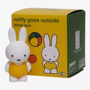 Smoko Miffy Going Outside Blind Box Figure